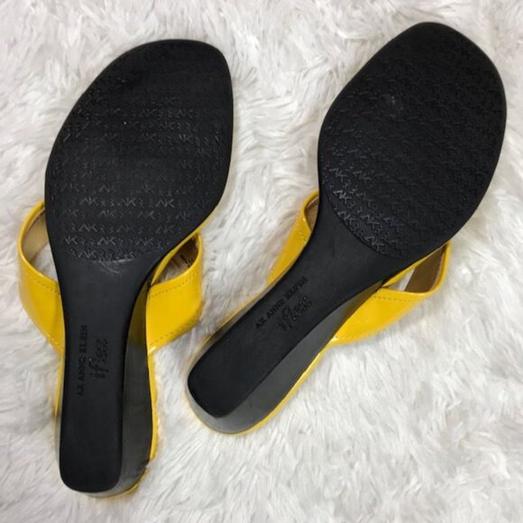 Ann Klein Iflex 3D Flower Patent Faux Leather Wedge Thong Sandal - Picture 6 of 9